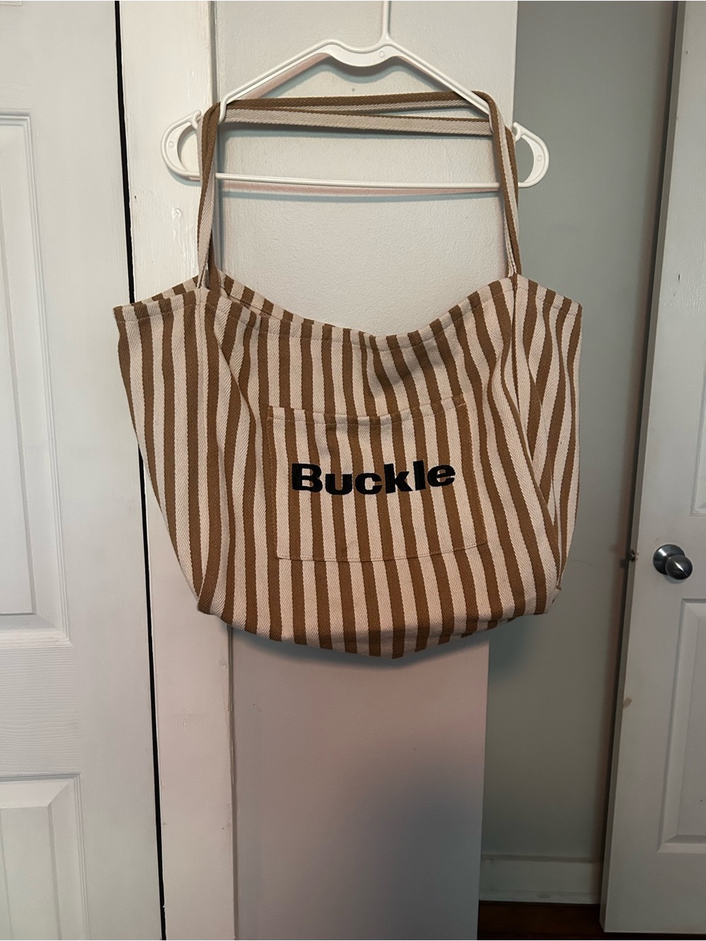 Buckle tote bag